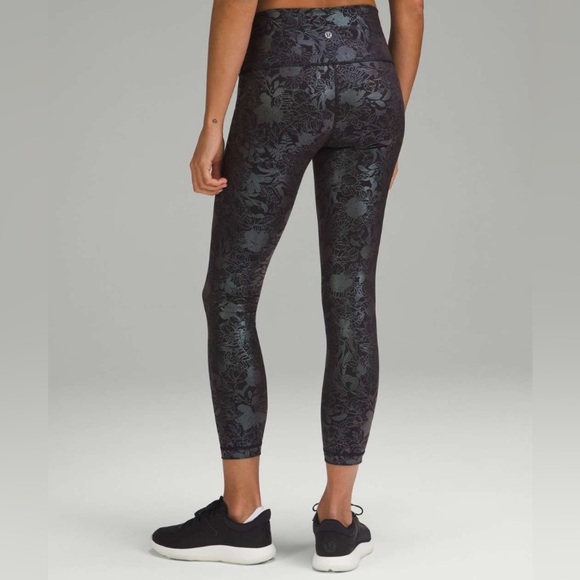 Lululemon Wunder Under High-Rise Tight 25" *Shine
Logo Flourish Iridescent Foil - Picture 10 of 11